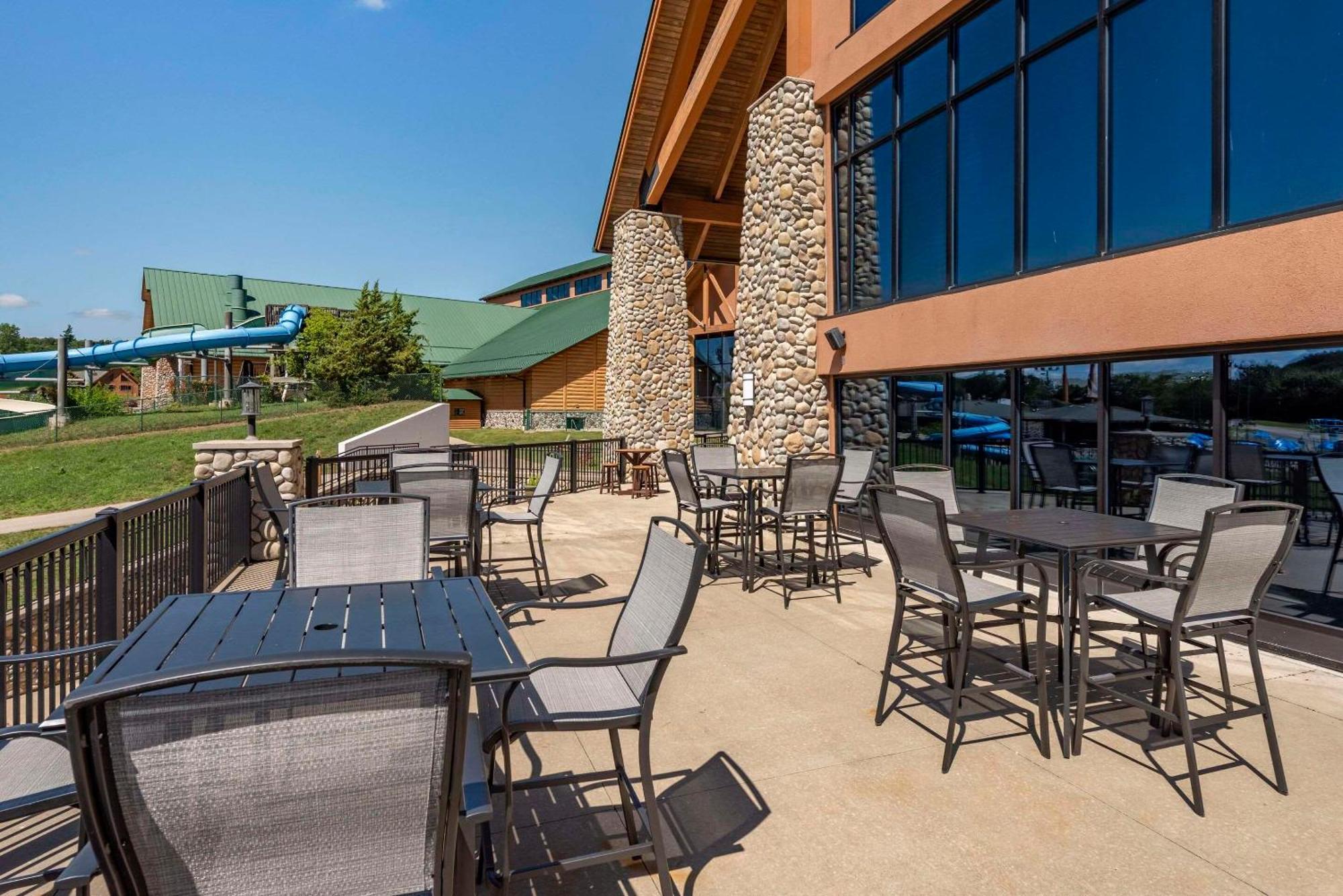 Three Bears Resort Waterpark Near Tomah Ascend Collection Warrens エクステリア 写真
