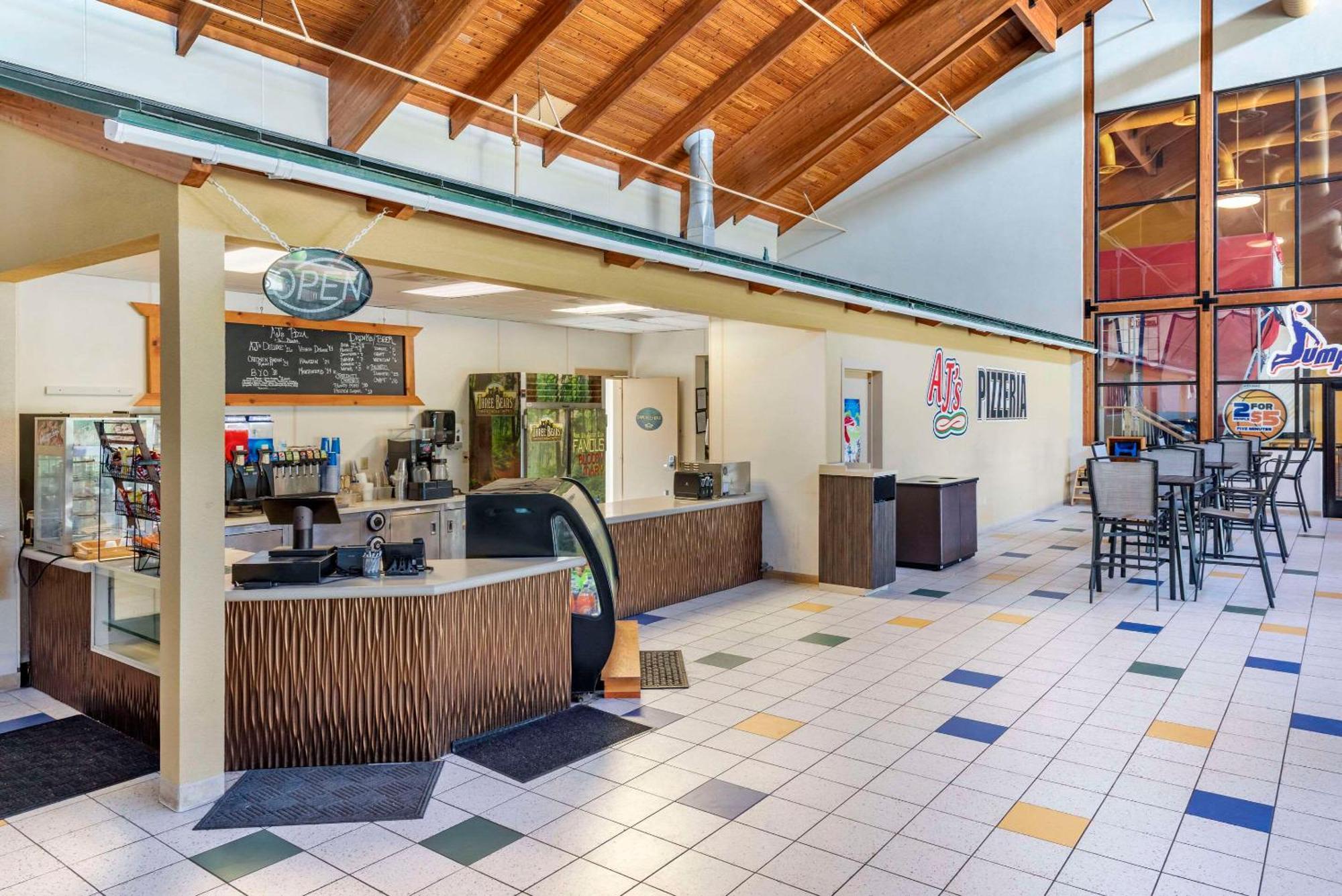 Three Bears Resort Waterpark Near Tomah Ascend Collection Warrens エクステリア 写真
