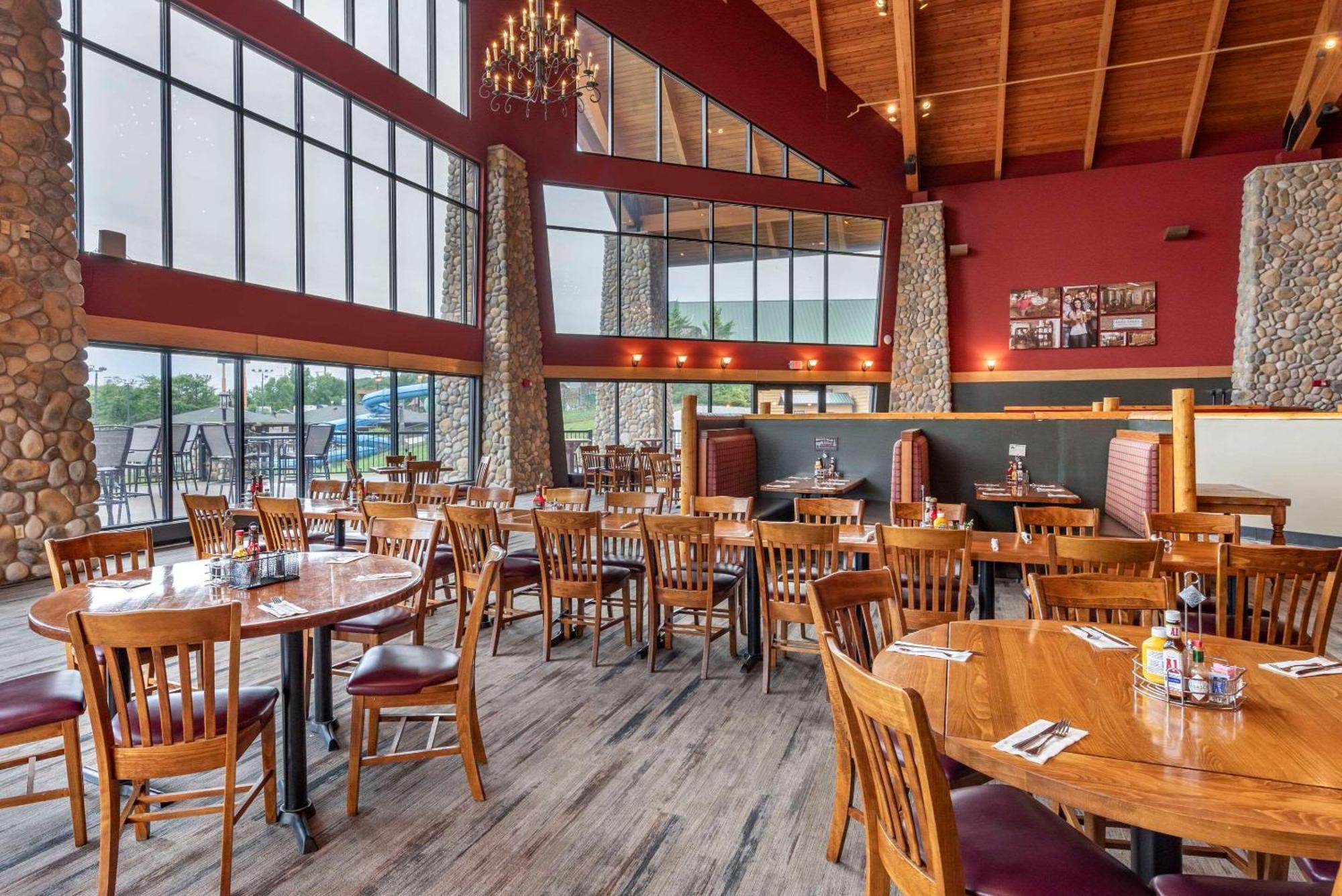 Three Bears Resort Waterpark Near Tomah Ascend Collection Warrens エクステリア 写真
