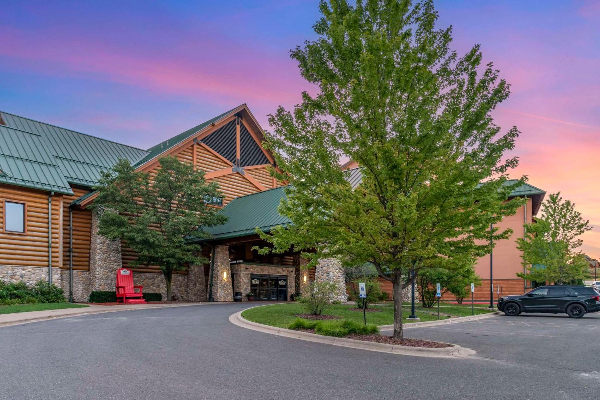 Three Bears Resort Waterpark Near Tomah Ascend Collection Warrens エクステリア 写真