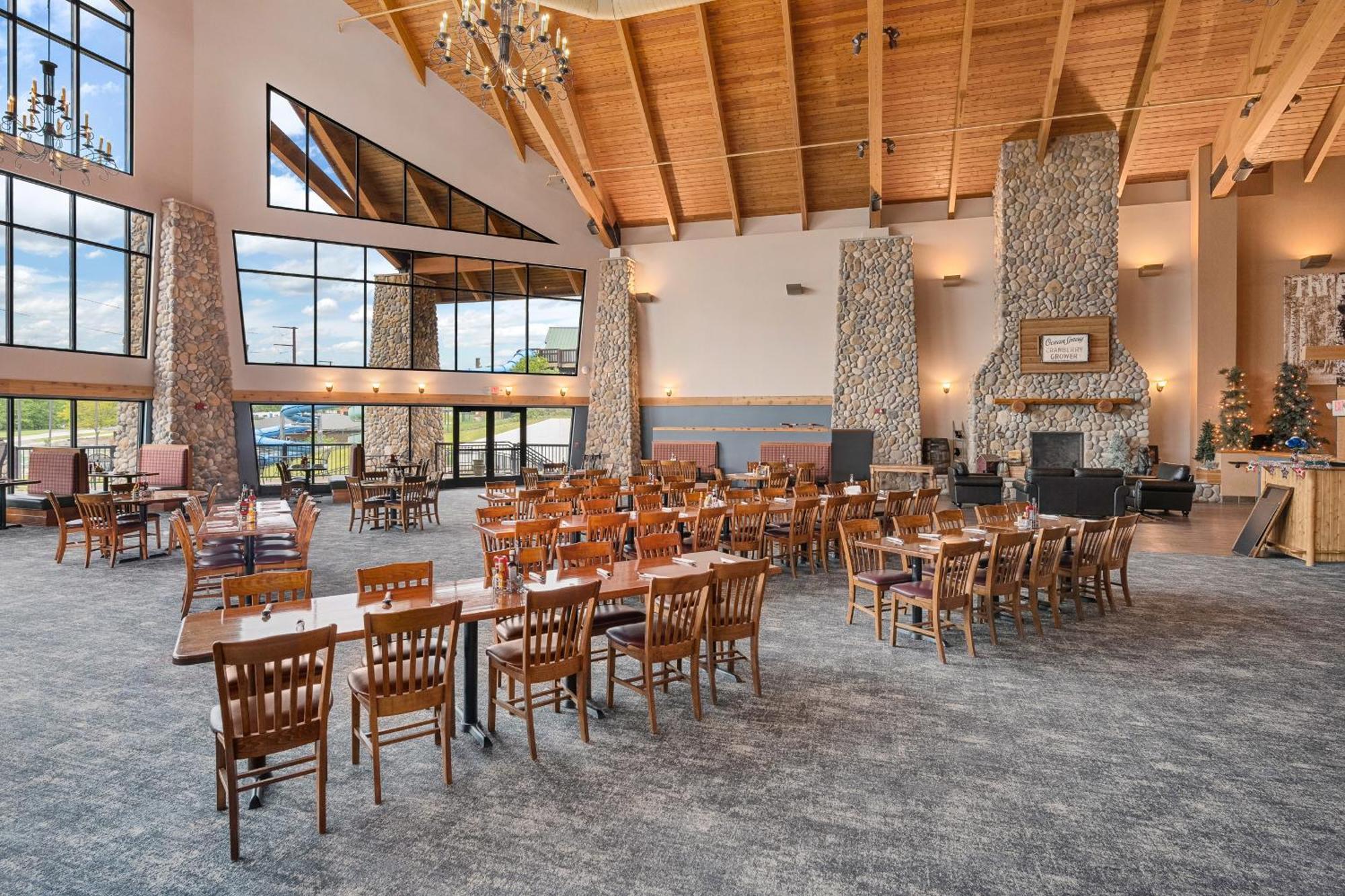 Three Bears Resort Waterpark Near Tomah Ascend Collection Warrens エクステリア 写真