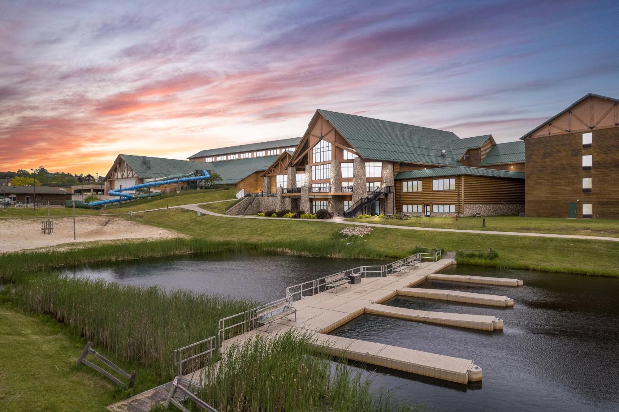 Three Bears Resort Waterpark Near Tomah Ascend Collection Warrens エクステリア 写真